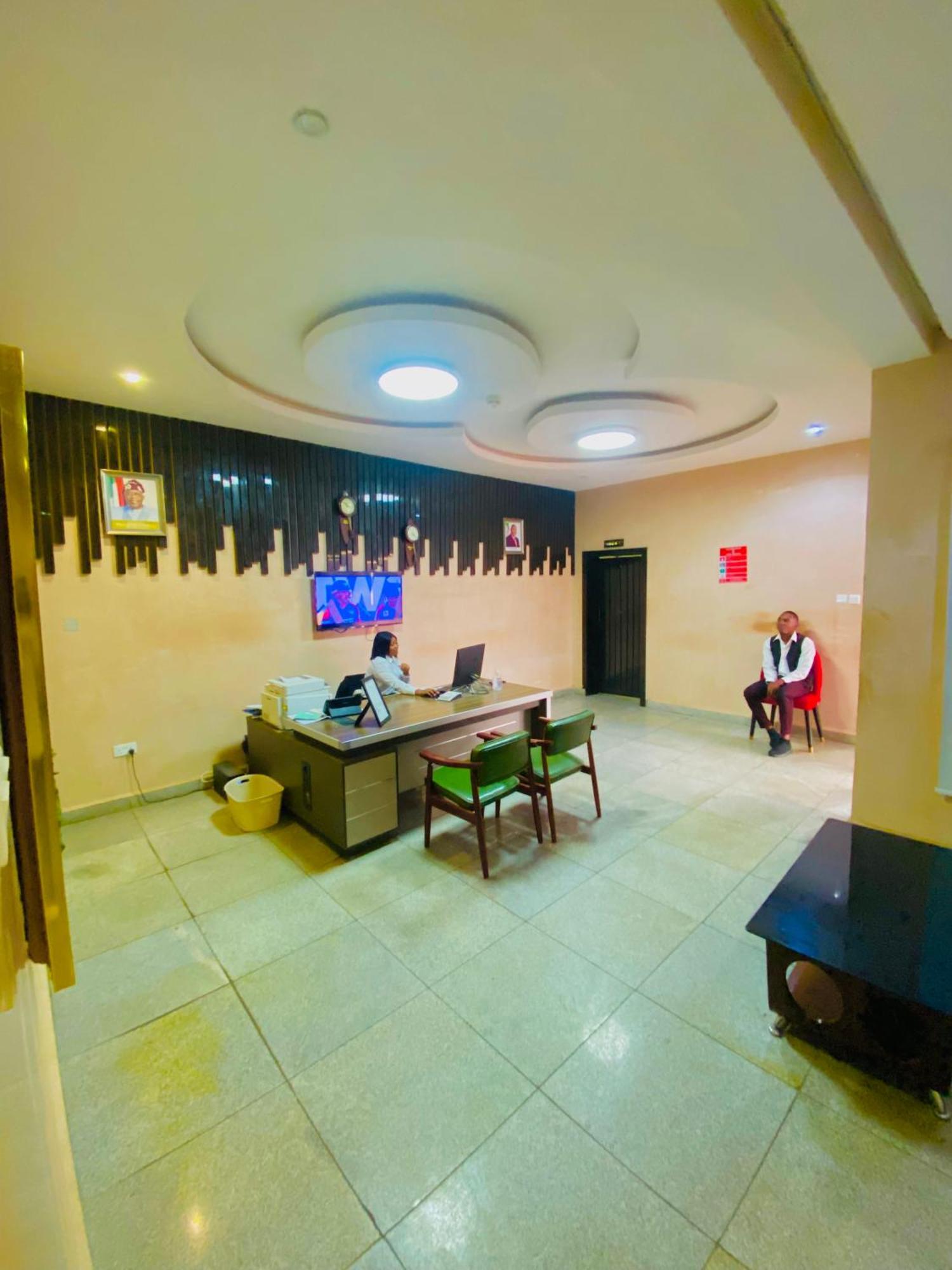 Vibes Suites Kaba Exteriör bild
