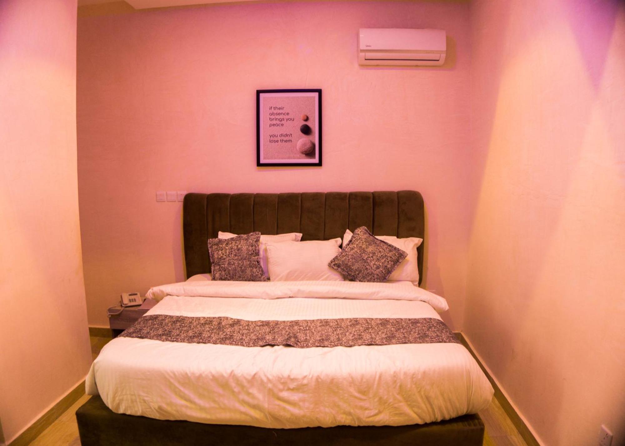 Vibes Suites Kaba Exteriör bild