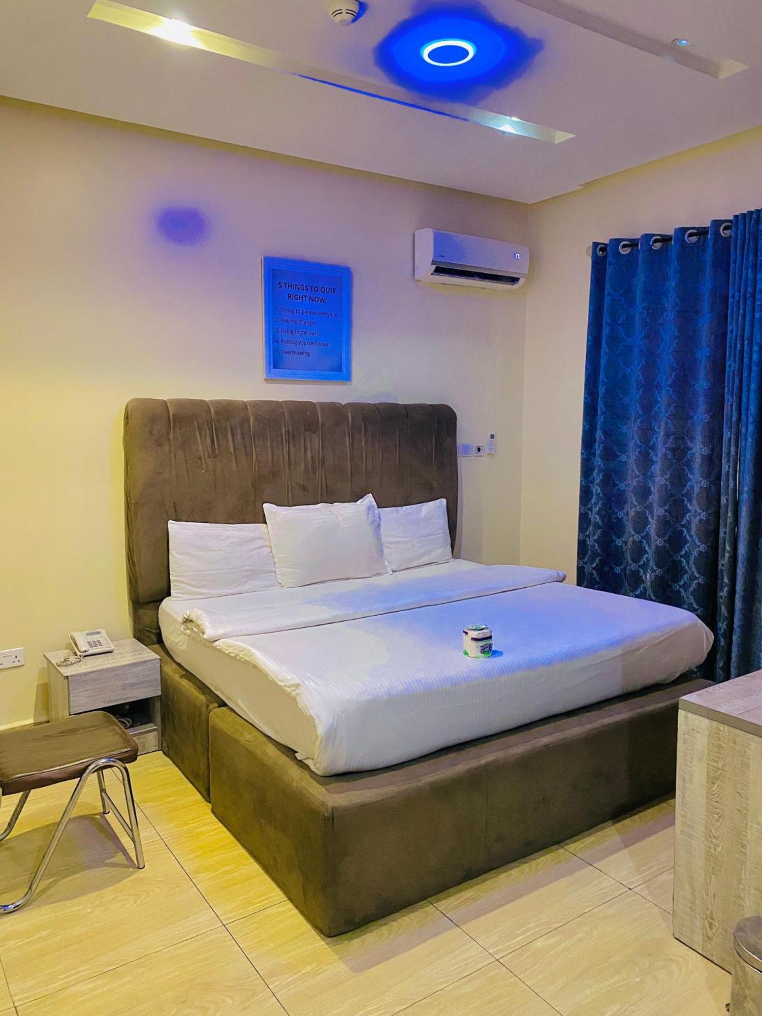Vibes Suites Kaba Exteriör bild
